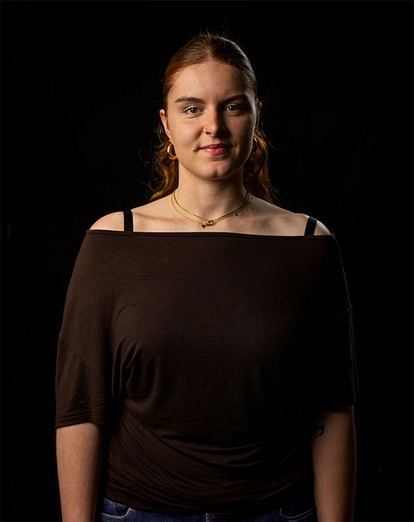 Portrait_Anja_V2.jpg Portrait_Anja_V2